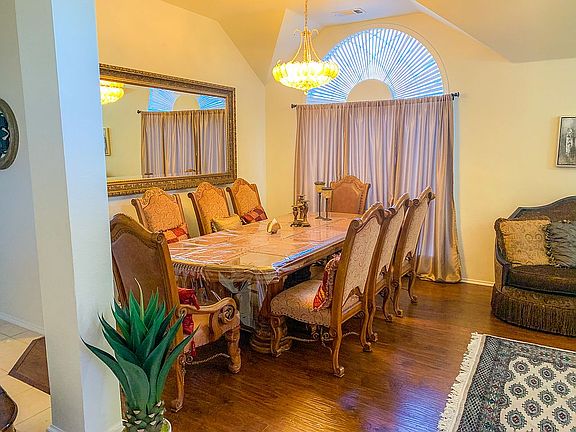 4th image of 305 Crepe Myrtle Dr