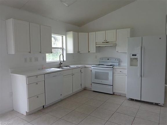 4th image of 1010 Poinsettia Ave