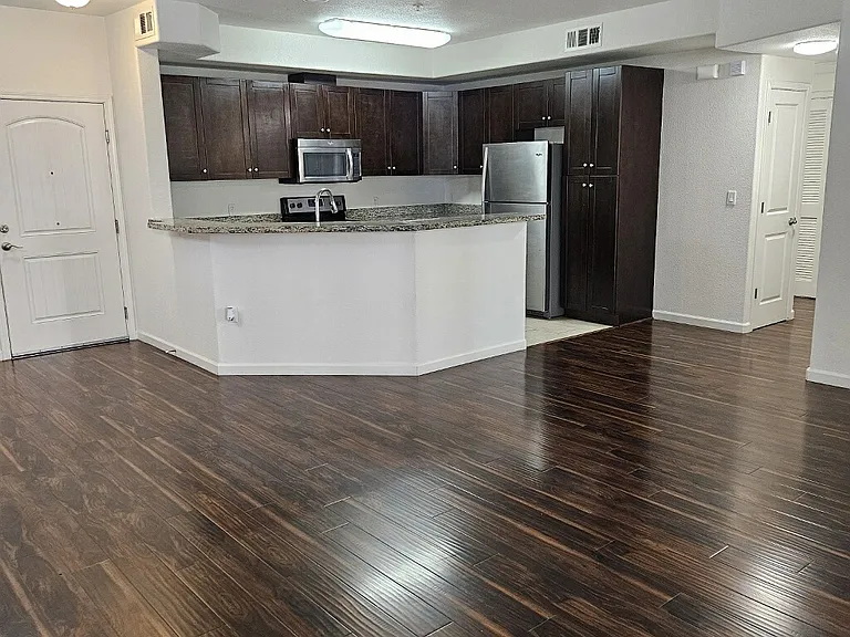 Diamond Creek Apartment — Photo 35