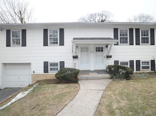 30 Mott Ave, Roslyn, NY