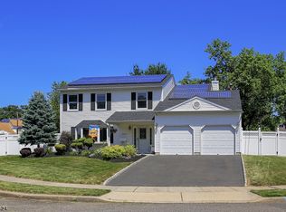 14 Norfolk Rd, Somerset, NJ 08873