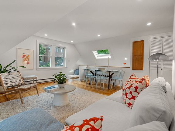 2nd image of 7 Russell St #3