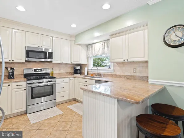 240 N Carolina Ave, Pasadena, MD 21122