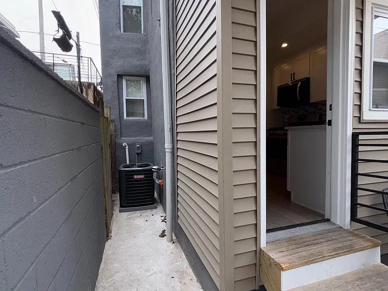 3190 Memphis St — Photo 13