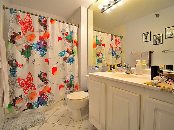 5th image of 345 N La Salle Dr #205