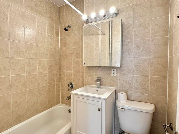 5th image of 881 10th Ave #2R