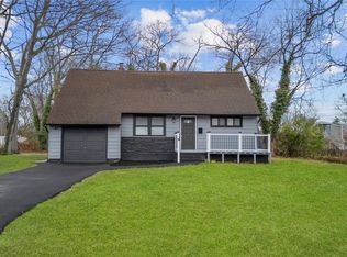 5 Duke St, Bay Shore, NY 11706