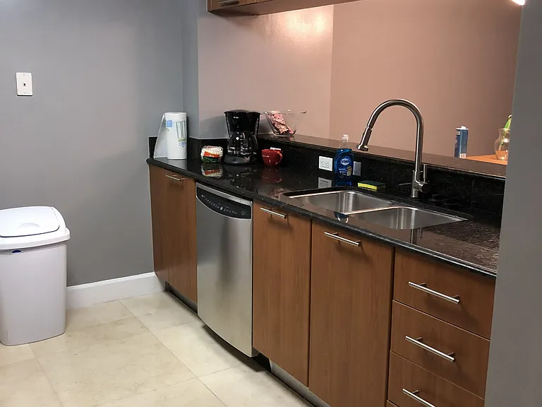 1800 N Bayshore Dr #1408 — Photo 2