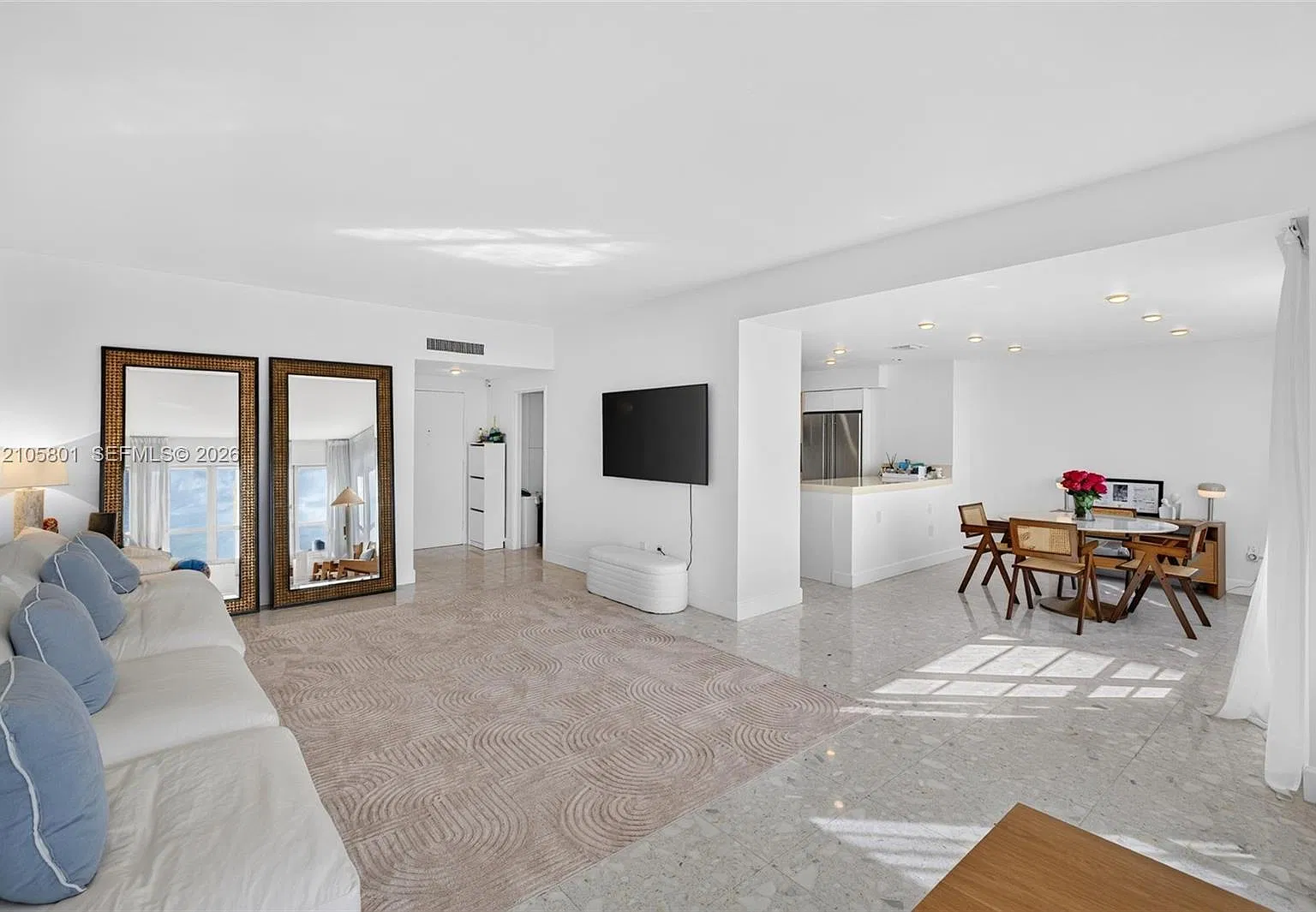 Blair House Condo - West — Photo 1