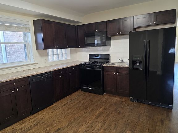 2nd image of 10937 S Artesian Ave