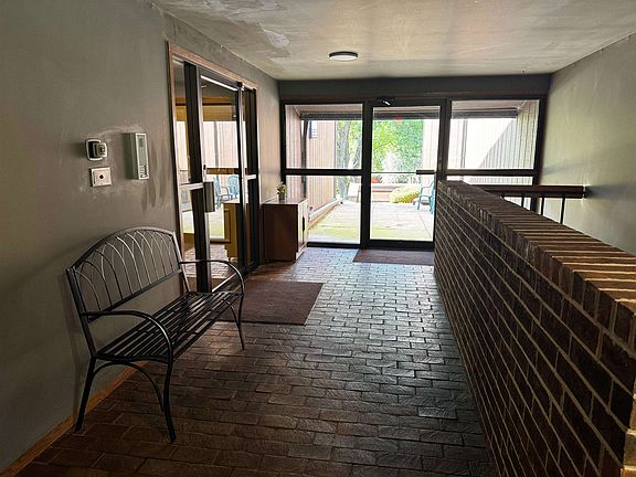 4th image of 3120 Creek View Dr #1