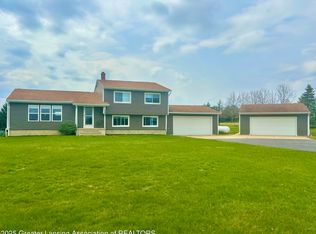 7585 Oneida Rd, Grand Ledge, MI 48837