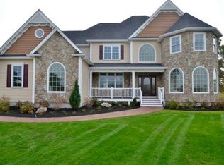 25 Amber Dr, Wrentham, MA 02093