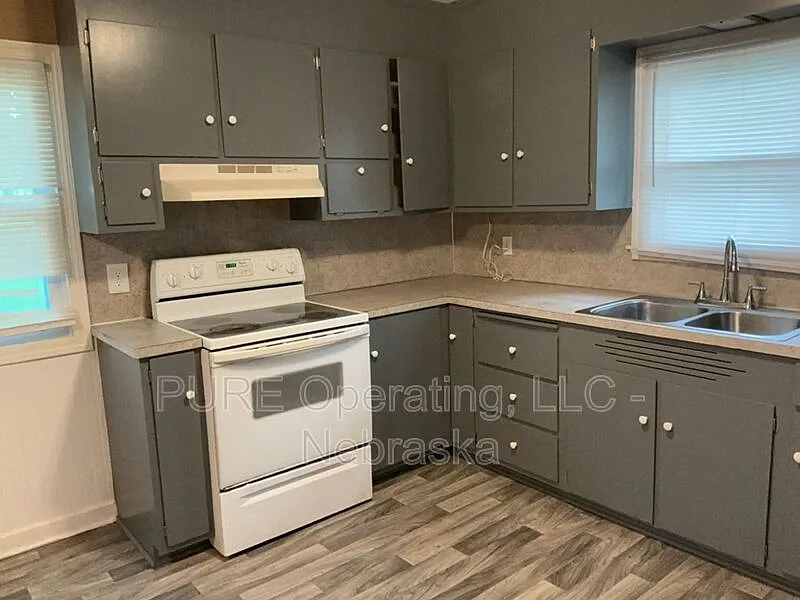 3 bed, 2.0 bath, 1184 sqft, $1,850 — Photo 2