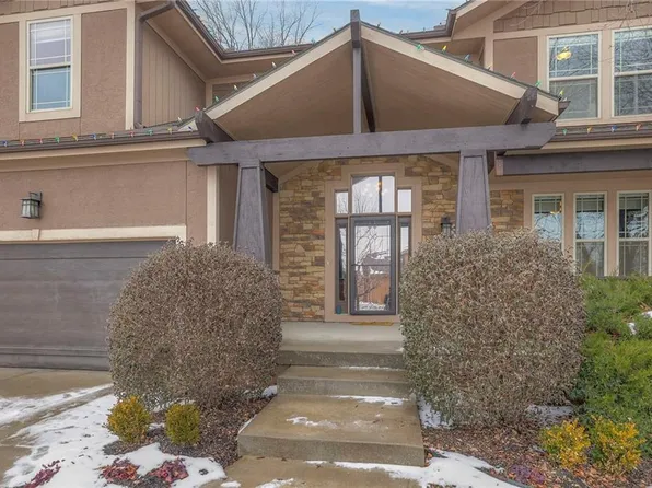 6003 Hilltop Dr, Shawnee, KS 66226