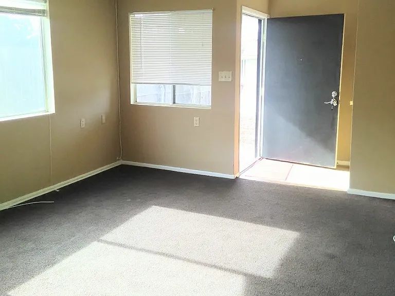 25982 Tamarisk Dr — Photo 2