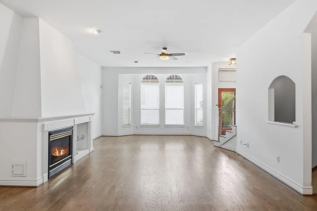 3 bed, 2.5 bath, 2533 sqft, $3,000 — Photo 4