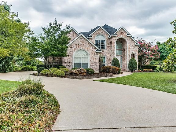2nd image of 105 Village Gate Dr