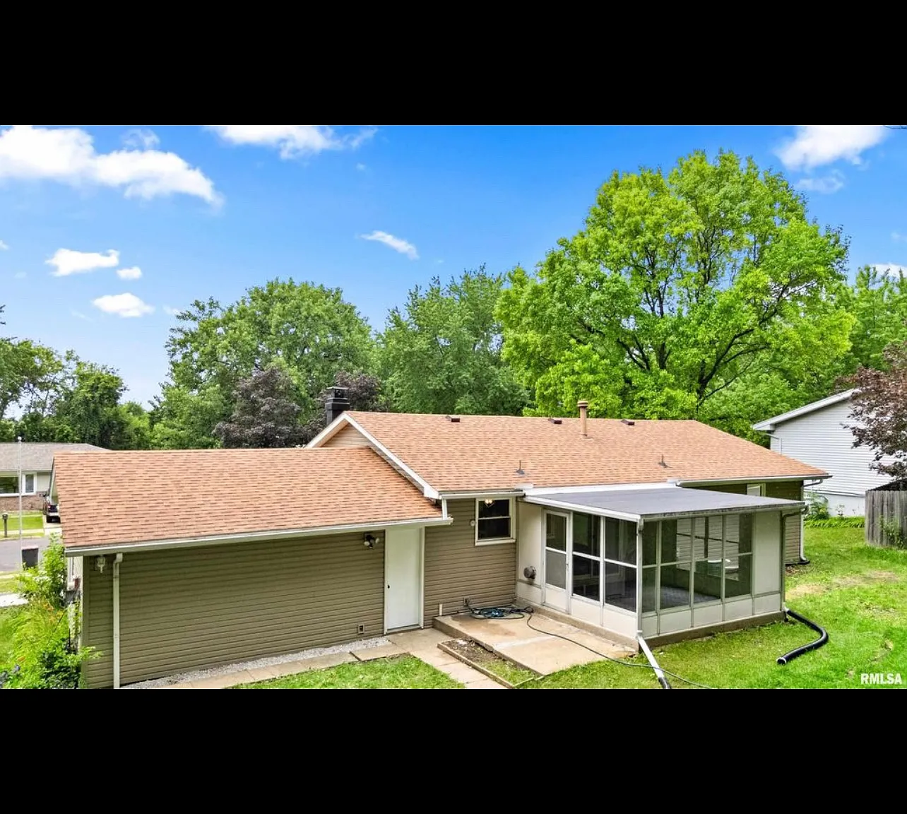 5 bed, 2.5 bath, 2400 sqft, $2,450 — Photo 3