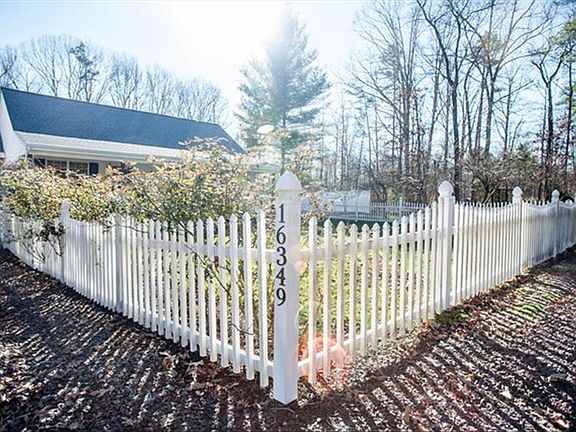 3rd image of 16349 Woodlands Dr