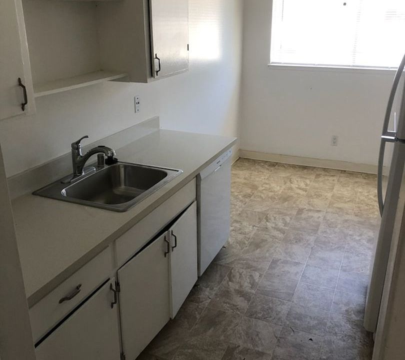 1st image of 696 Alberta Ave #7