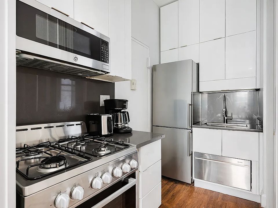 2nd image of 53 Leroy St #D1