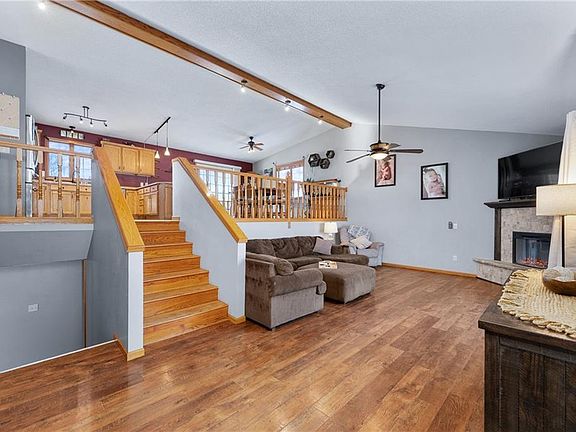 3rd image of E9562 690th Avenue