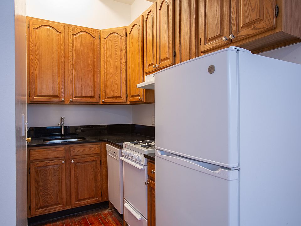 2nd image of 81 8th Ave #3