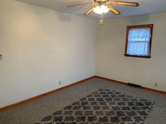 4th image of 806 W Brown St