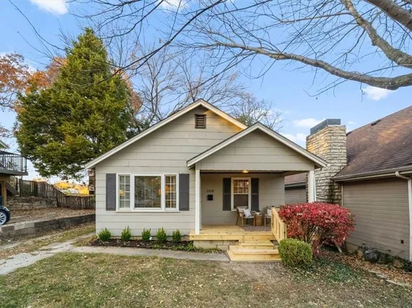 1908 W 47th Ter, Westwood, KS 66205