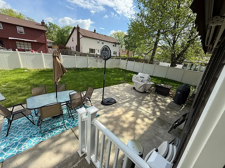 1613 Mayflower Ln — Photo 31
