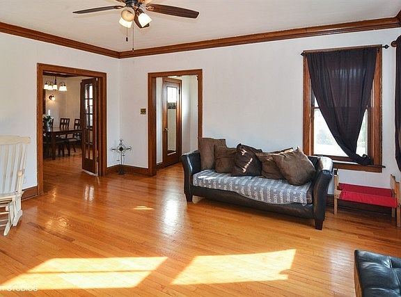 3rd image of 5140 W Wrightwood Ave