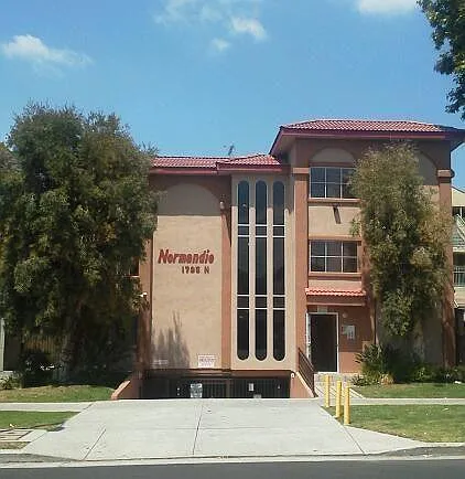 1735 N Normandie Ave — Photo 1