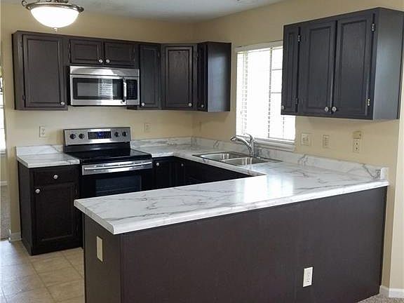 2nd image of 10855 Latonia Ln