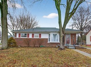 829 Chippewa Rd, Mount Clemens, MI 48043