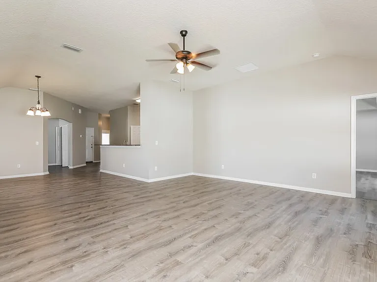 1033 Bains Lake Dr — Photo 5