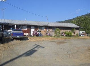 712 E St, Riddle, OR 97469
