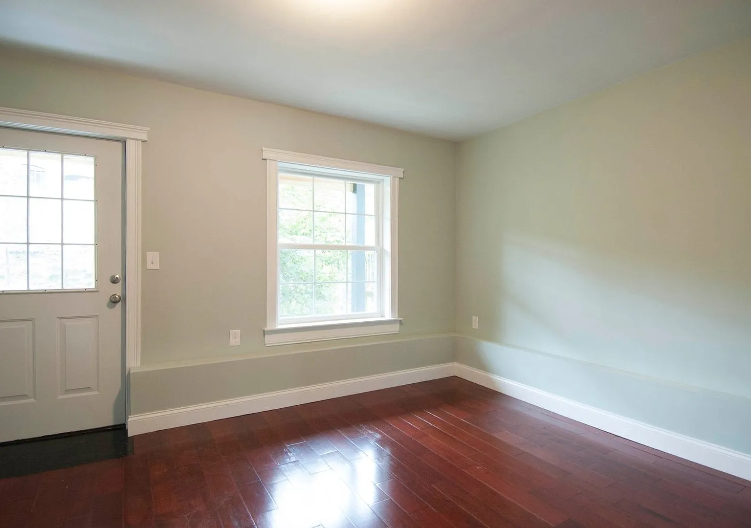 Charming 3 Bedroom — Photo 2