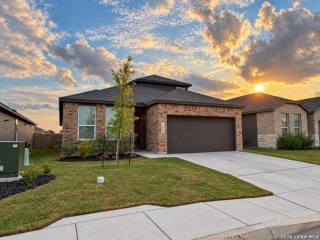 4 bed, 3.0 bath, 2368 sqft, $2,140 — Photo 3