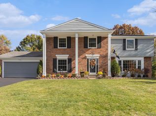 2615 Warwick Dr, Bloomfield Hills, MI 48304