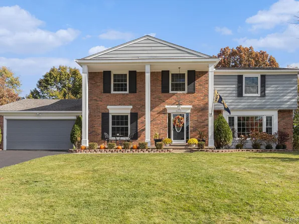 2615 Warwick Dr, Bloomfield Hills, MI 48304