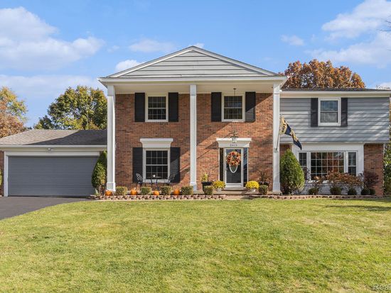 2615 Warwick Dr, Bloomfield Hills, MI 48304