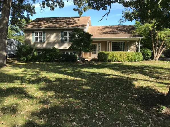 115 Oak Knoll Dr, Lake Villa, IL 60046