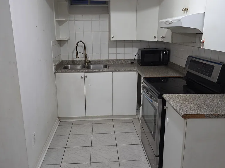84 Alfonso Cres E #BASEMENT — Photo 1