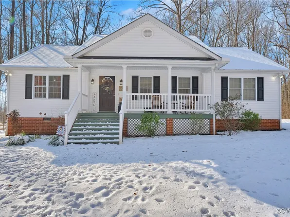 9880 Knobs Hill Ln, Amelia Court House, VA 23002
