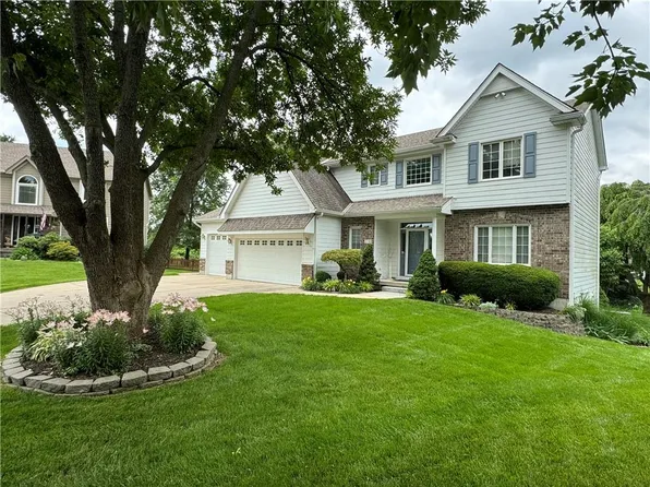 518 SE Asheville Ct, Lees Summit, MO 64063
