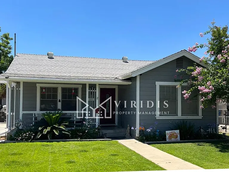 411 Highland Dr — Photo 2