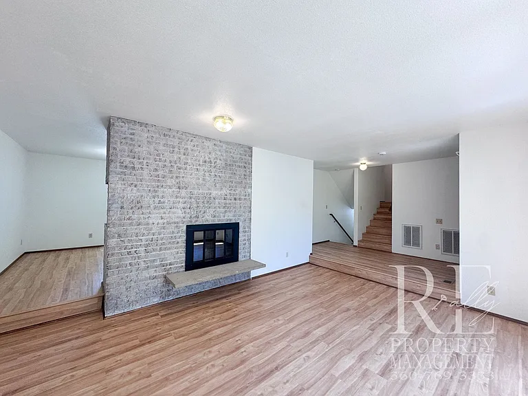 2228 NE Ridgewood Dr — Photo 14