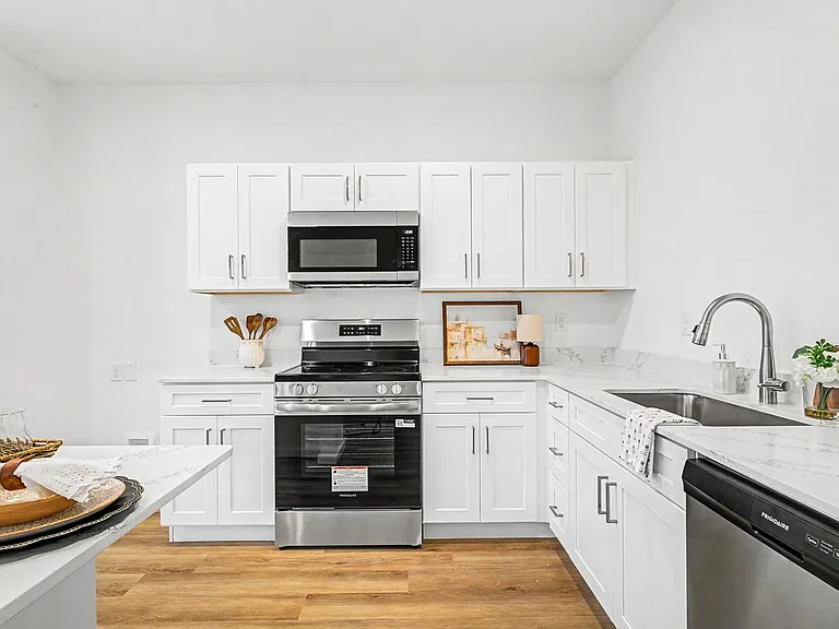 1534 N Claire St — Photo 10