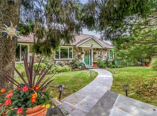 12 Dick Finn Rd, New Fairfield, CT 06812